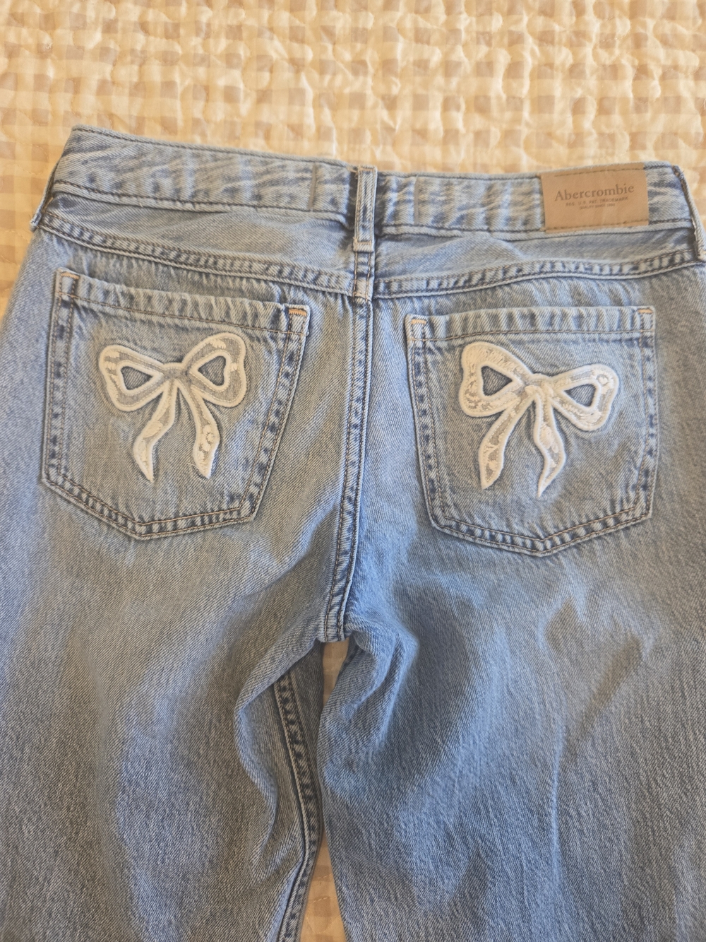 abercrombie kids Low Rise Baggy Jean Bows On Back Pocket Size 11/12 - Picture 3 of 4